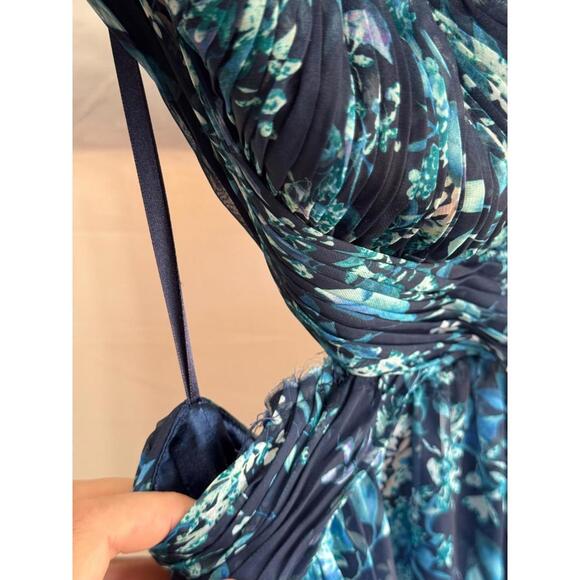 Ieena for Mac Duggal Blue Ruffle Tiered Floral Cut Out Gown Size 8 Fabric Pull - Picture 10 of 10